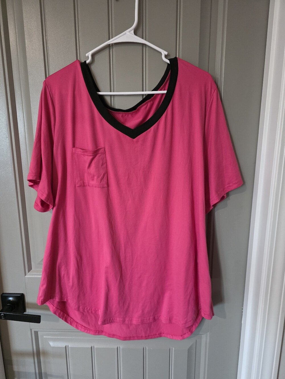 Shein Womans 4xl Tag Fits As A 2xl Hot Pink Short Sleeve Pockrt Tee
